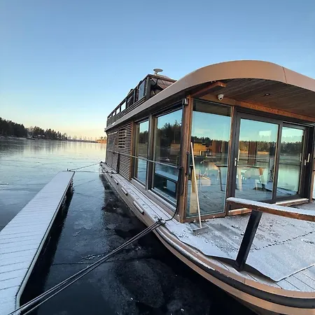 Aava Floating 42 ספינת מלון סאבונלינה