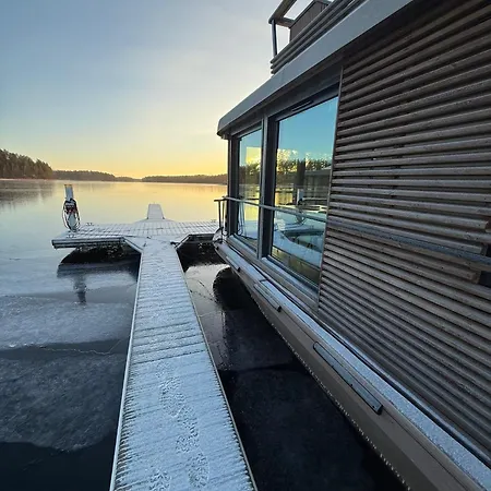 Aava Floating 42 * Savonlinna