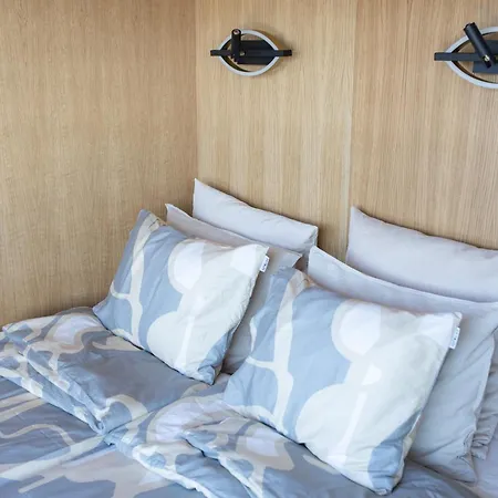 Aava Floating 42 ספינת מלון