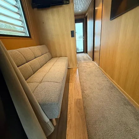 Aava Floating 42 *