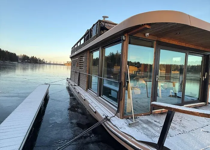 Aava Floating 42 ספינת מלון סאבונלינה