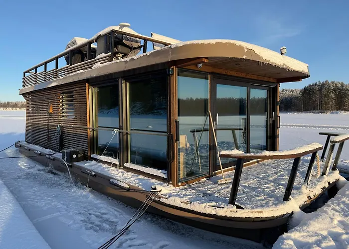 ספינת מלון Aava Floating 42