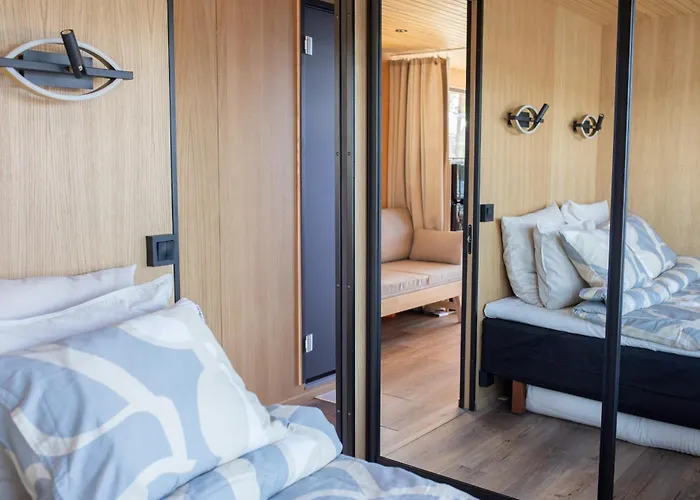 Aava Floating 42 ספינת מלון