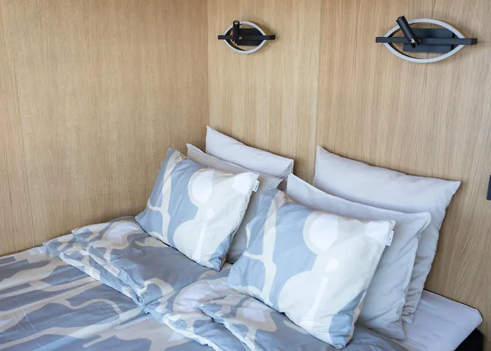 Aava Floating 42 ספינת מלון