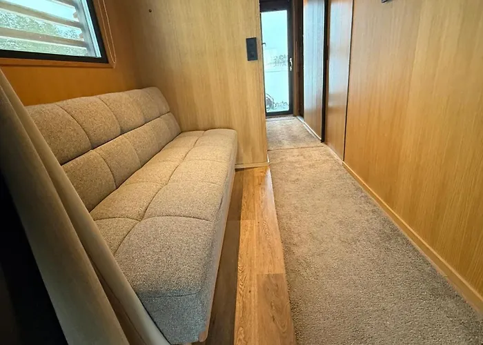 Aava Floating 42 *